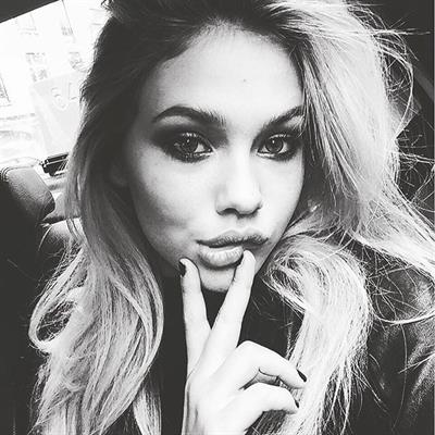 Hanna Edwinson taking a selfie