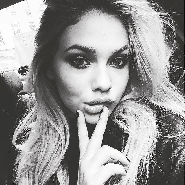 Hanna Edwinson taking a selfie