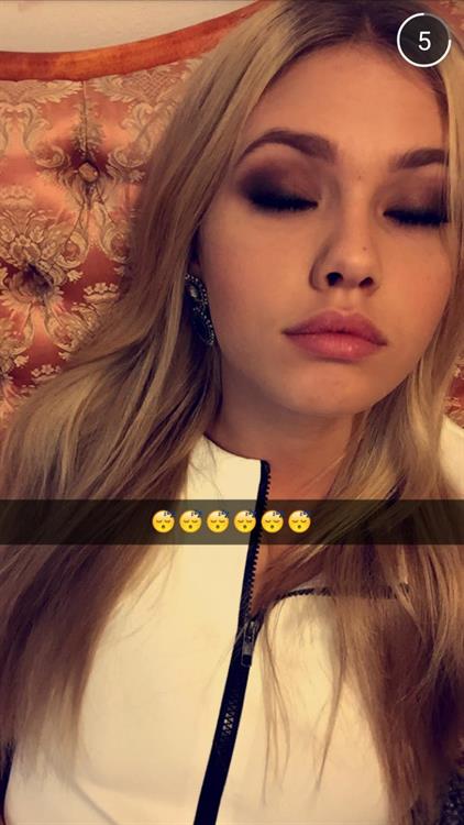 Hanna Edwinson taking a selfie