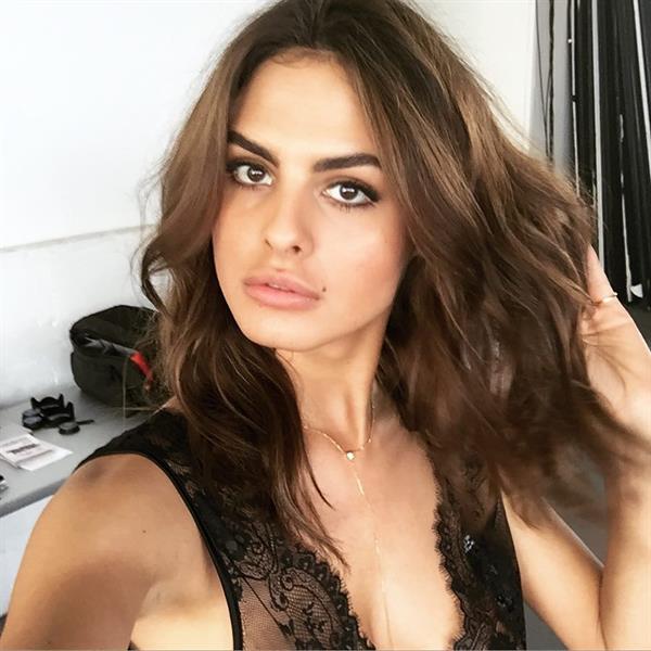 Bojana Krsmanovic taking a selfie