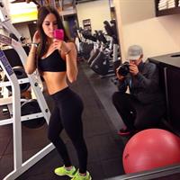 Jen Selter in Yoga Pants taking a selfie