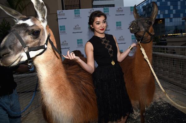 Hailee Steinfeld 3rd Annual Beyond Hunger: A Place At The Table Gala August 22, 2014