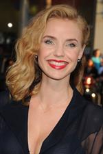 Kelli Garner at the premiere of If I Stay August 20, 2014