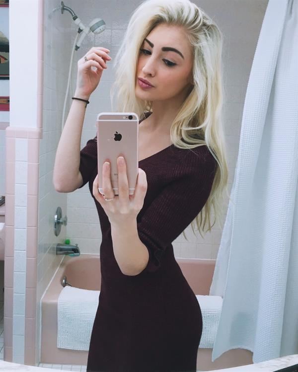 Anna Faith Carlson taking a selfie