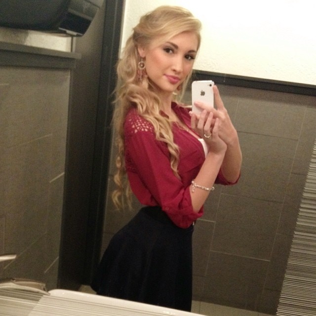 Anna Faith Carlson taking a selfie