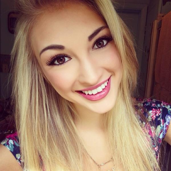 Anna Faith Carlson taking a selfie