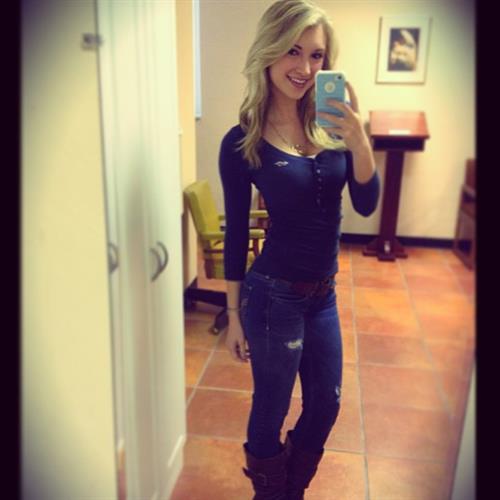 Anna Faith Carlson taking a selfie