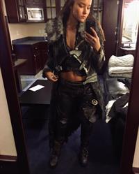 Rhiannon Fish taking a selfie