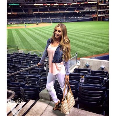 Paige Hathaway taking a selfie