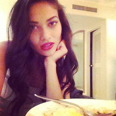 Shanina Shaik taking a selfie
