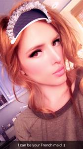 Bella Thorne taking a selfie
