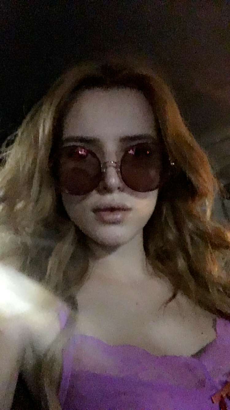 Bella Thorne taking a selfie