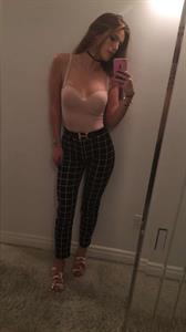 Bella Thorne taking a selfie