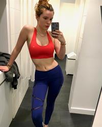 Bella Thorne taking a selfie