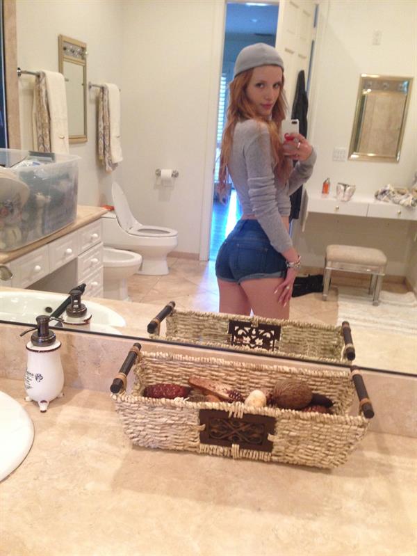 Bella Thorne taking a selfie and - ass