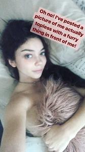 Sarah Hyland taking a selfie