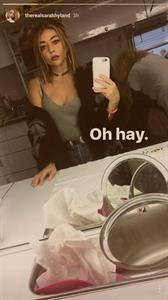 Sarah Hyland taking a selfie