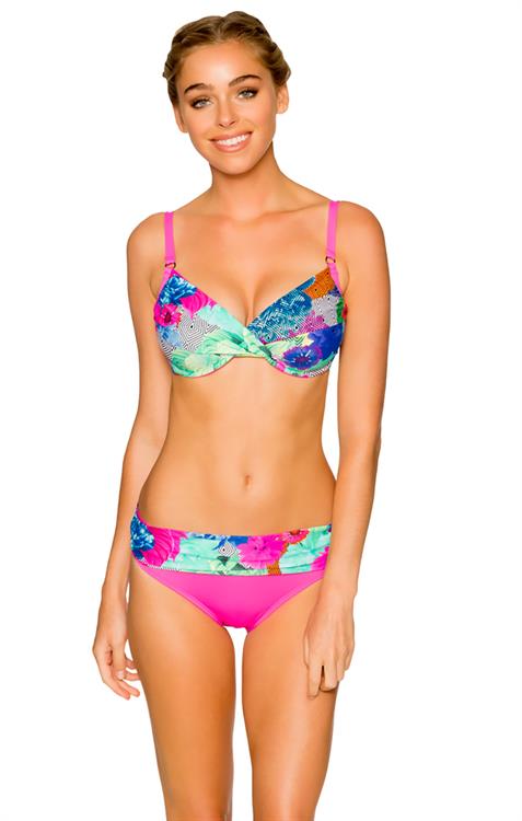 Elizabeth Turner in a bikini