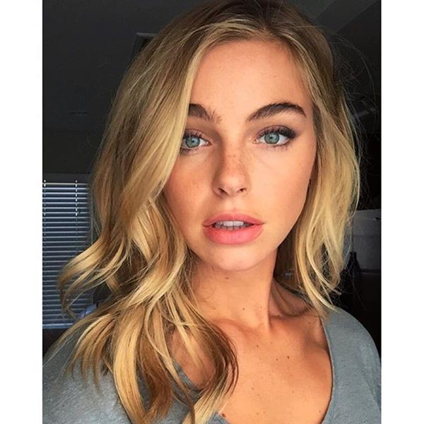 Elizabeth Turner taking a selfie