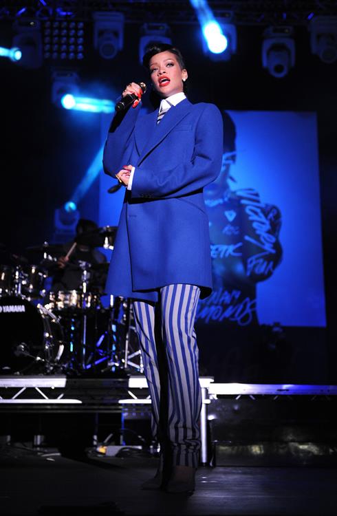 Rihanna Westfield Stratford Lights London Switch On - Performance (November 19, 2012) 