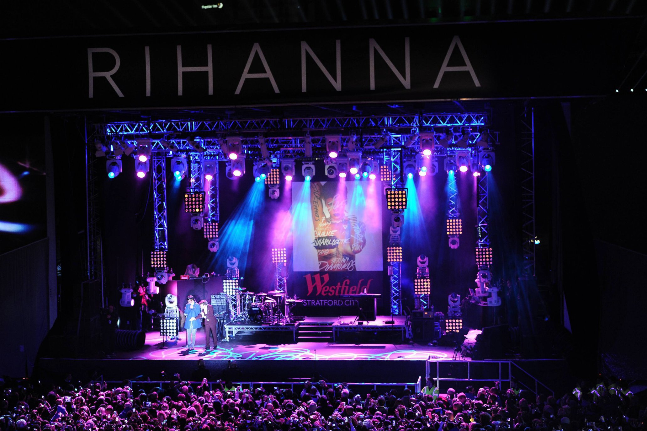 Rihanna Westfield Stratford Lights London Switch On - Performance (November 19, 2012) 