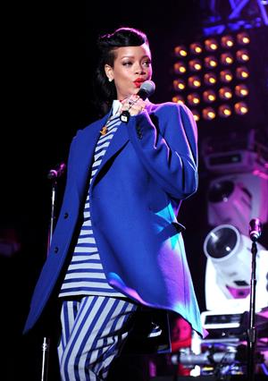 Rihanna Westfield Stratford Lights London Switch On - Performance (November 19, 2012) 
