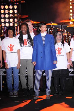 Rihanna Westfield Stratford Lights London Switch On - Performance (November 19, 2012) 