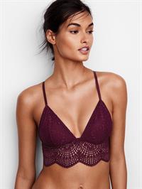 Gizele Oliveira in lingerie