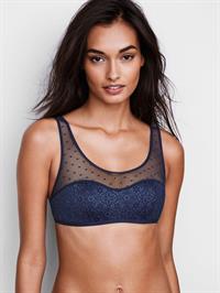 Gizele Oliveira in lingerie