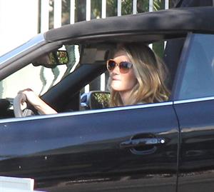 Rosie Huntington Whiteley - Running errands in West Hollywood (13.02.2013) 