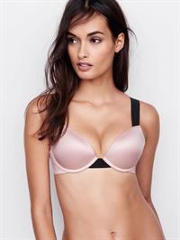 Gizele Oliveira in lingerie