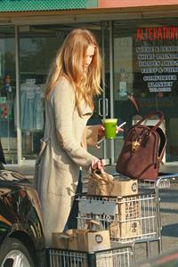 Rosie Huntington-Whiteley Whole Foods in Hollywood - November 3, 2012