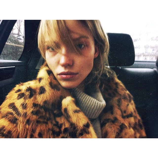 Sasha Luss taking a selfie