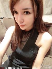 Han Zi Xuan taking a selfie