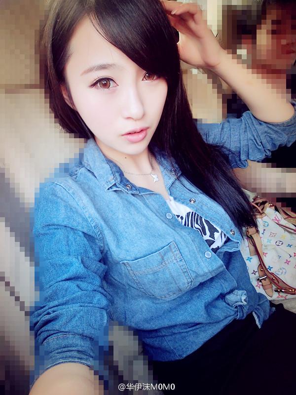 Hua Yi Mo taking a selfie