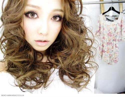 Huang Yi Lin taking a selfie