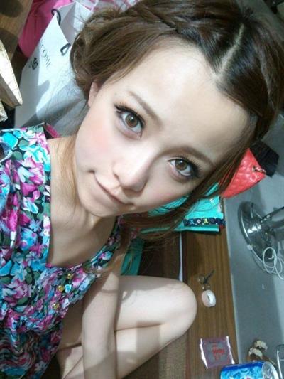 Huang Yi Lin taking a selfie