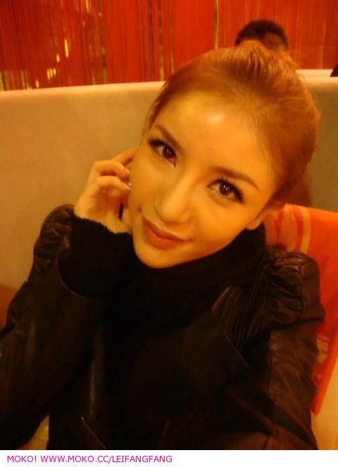 Lei Ke Er taking a selfie