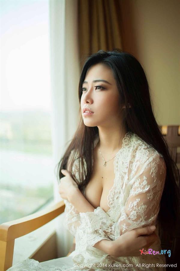 Luvian Ben Neng in lingerie