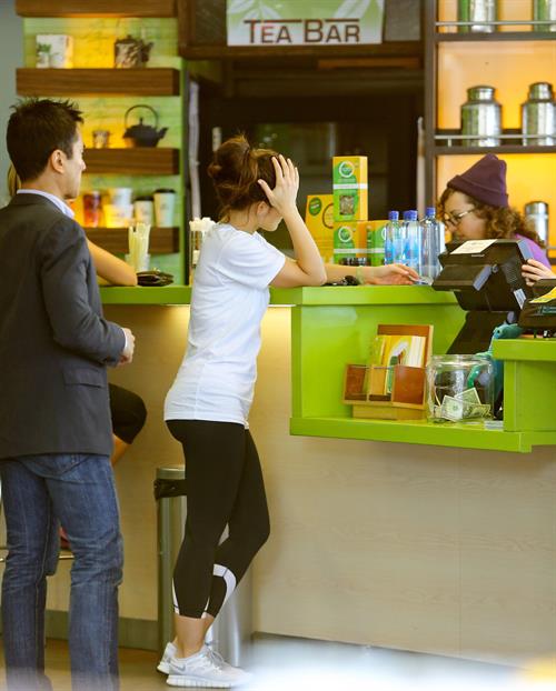 Minka Kelly at Earthbar in West Hollywood 11/9/12