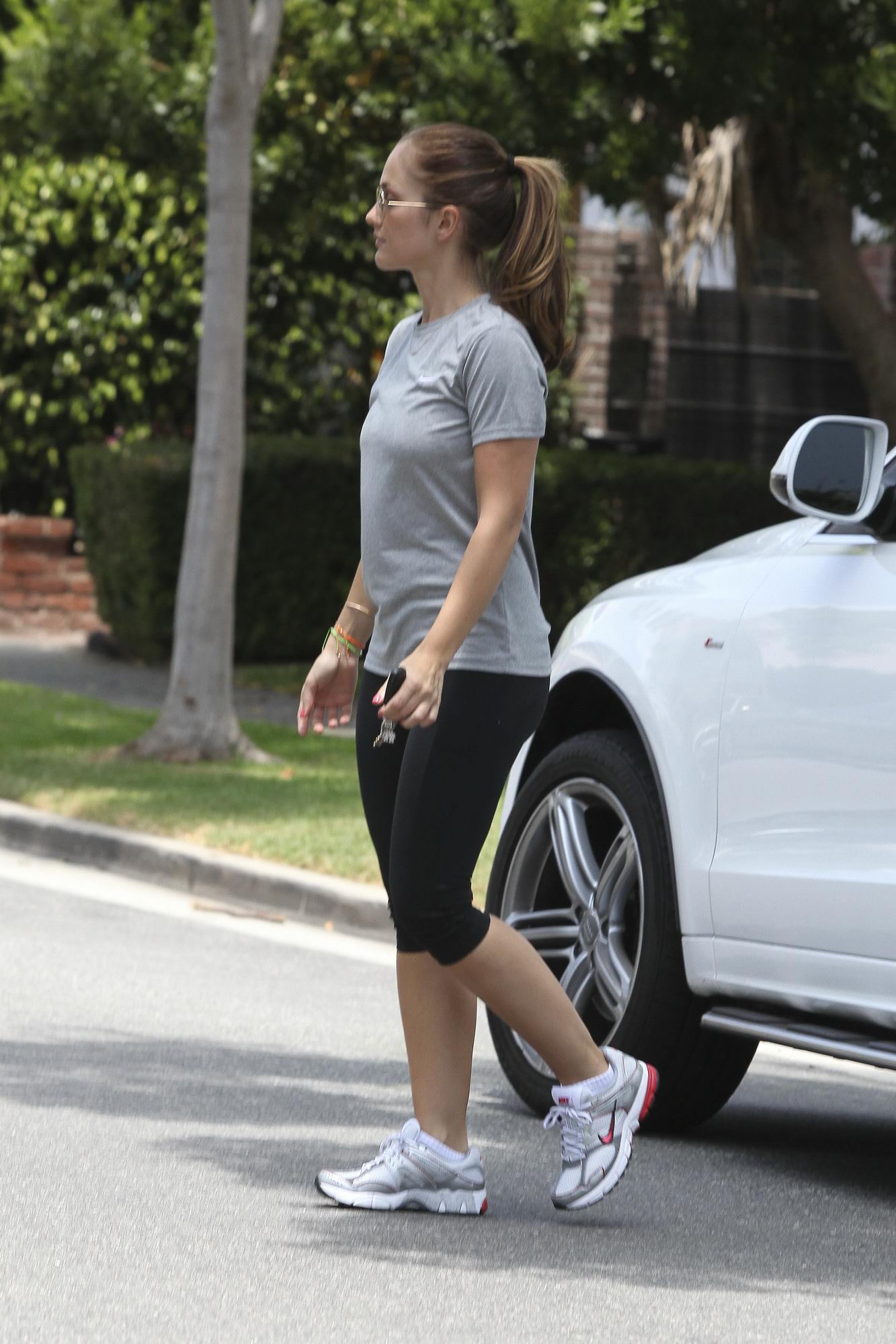 Minka Kelly leaving a hair salon in Los Angeles 13 06 12 