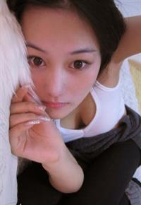 Vivian Zhang Xinyu taking a selfie