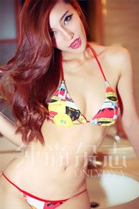 Xu Qian Er in a bikini