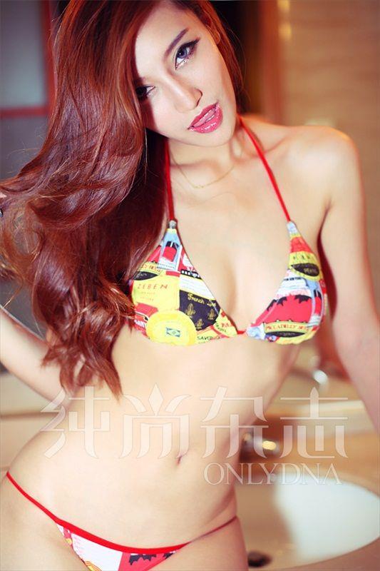 Xu Qian Er in a bikini