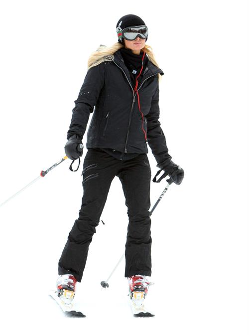 Paris Hilton enjoying a day in the mountains of Aspen December 18, 2012 
