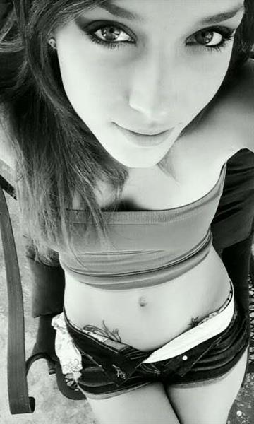 Malena Morgan taking a selfie