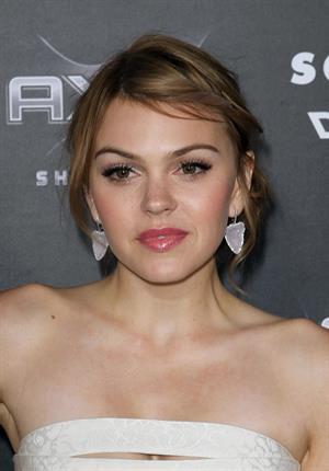 Aimee Teegarden Los Angeles premiere of Scream 4 at Graumans Chinese Ttheatre on April 11, 2011
