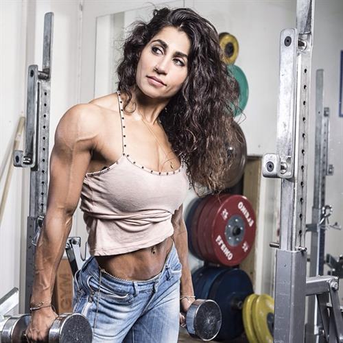 Nadia Amy biceps