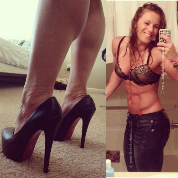 Linda Durbesson in lingerie taking a selfie