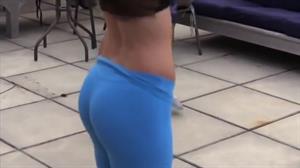 Jen Selter leads a workout